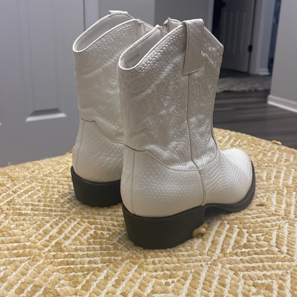 Never worn, will take slightly lower bids - Picture 3 of 3